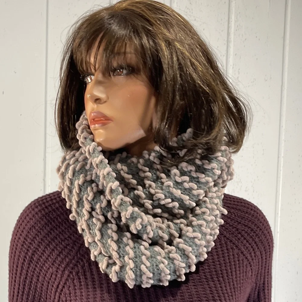 *Madison88 Women’s Pink & Gray Infinity Scarf